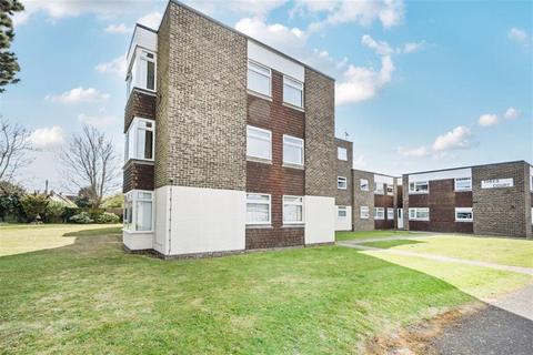 2 bedroom flat to rent, 11 Trees Court, St. Peters Crescent, Selsey, Chichester, PO20