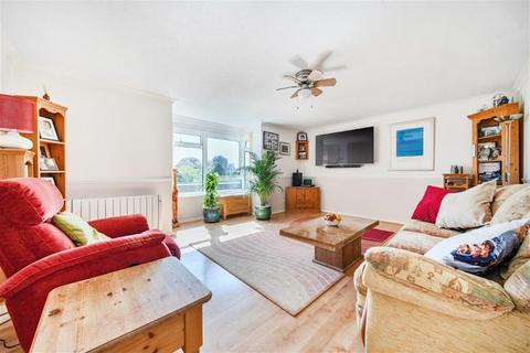 2 bedroom flat to rent, 11 Trees Court, St. Peters Crescent, Selsey, Chichester, PO20