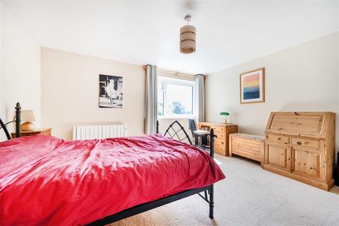 2 bedroom flat to rent, 11 Trees Court, St. Peters Crescent, Selsey, Chichester, PO20