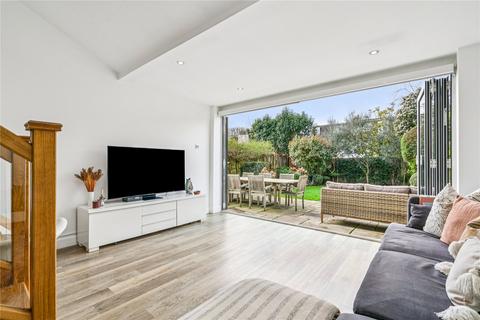 3 bedroom apartment for sale, Ellerton Road, SW18
