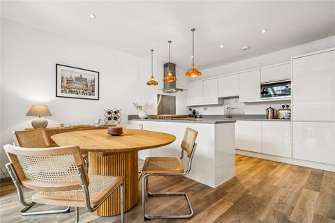 3 bedroom apartment for sale, Ellerton Road, SW18