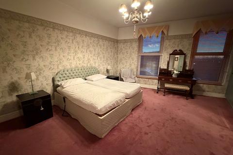 3 bedroom apartment to rent, Warwick House, Liverpool, L8