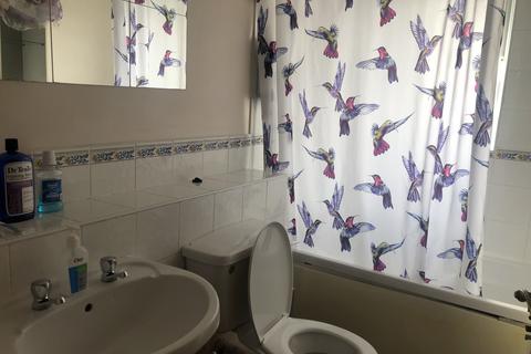 2 bedroom apartment to rent, Chiffon Way, Salford, M3