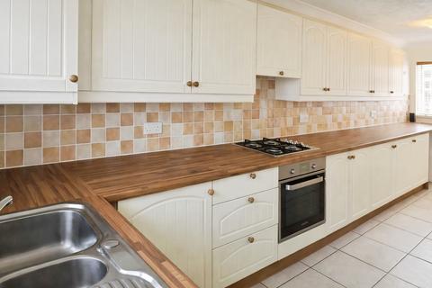 3 bedroom terraced house to rent, Latchetts Shaw, Basildon, SS16