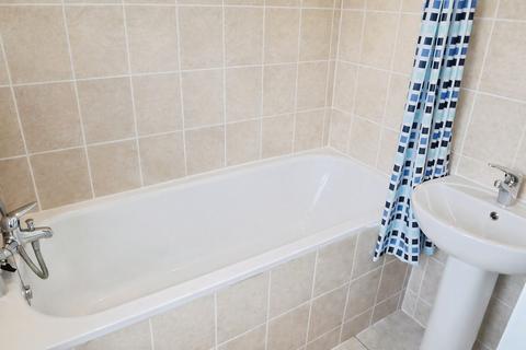 3 bedroom terraced house to rent, Latchetts Shaw, Basildon, SS16