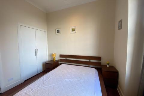 2 bedroom flat to rent, Union Place, New Town, Edinburgh, EH1