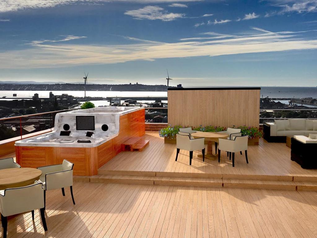 Roof Top Pool &amp; Lounge amazing views
