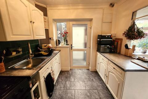 3 bedroom semi-detached house to rent, Hopedale Road, Birmingham B32