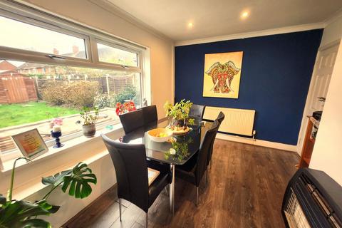 3 bedroom semi-detached house to rent, Hopedale Road, Birmingham B32