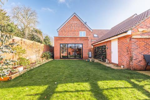 4 bedroom detached house for sale, Immaculately Presented Four Bedroom Family Home in Swanton Morley.