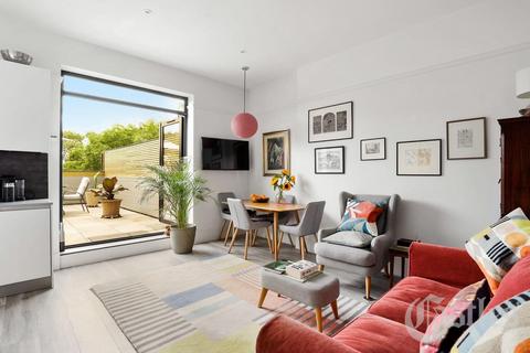 2 bedroom flat for sale, Shepherds Hill, N6