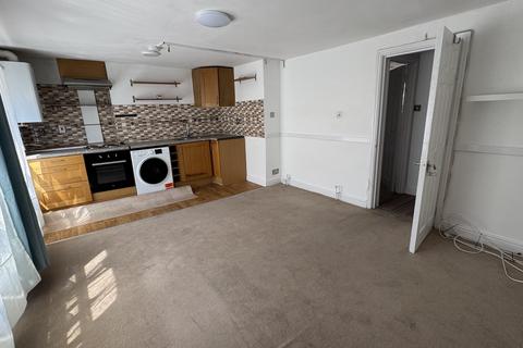 3 bedroom flat to rent, Hazelwood Road, NORTHAMPTON