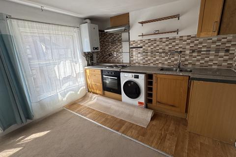 3 bedroom flat to rent, Hazelwood Road, NORTHAMPTON