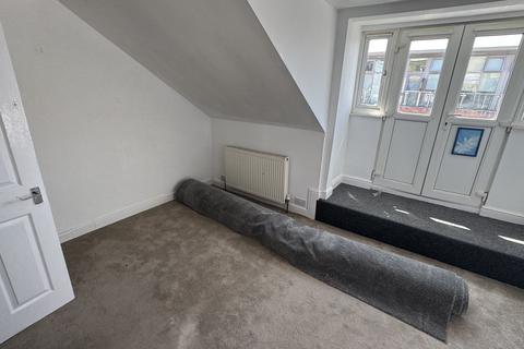 3 bedroom flat to rent, Hazelwood Road, NORTHAMPTON