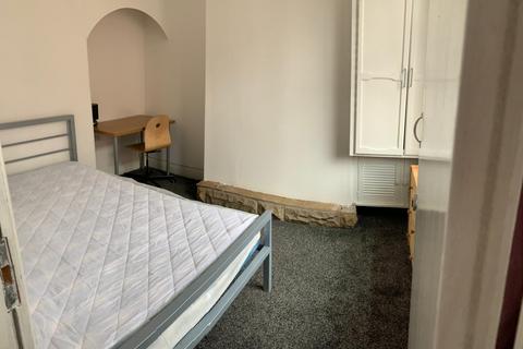 3 bedroom property to rent, Lydford Street, Salford, M6