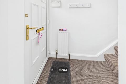 3 bedroom property to rent, Charles Street, Castleford, WF10 4DZ