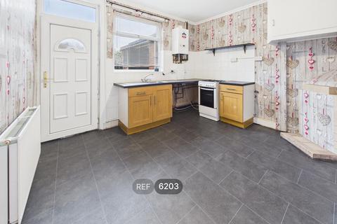 3 bedroom property to rent, Charles Street, Castleford, WF10 4DZ