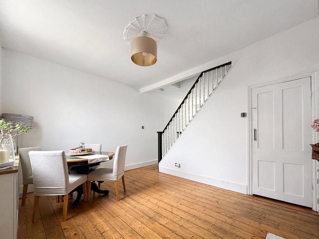 Living Room (Pic 2)