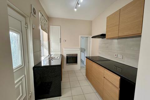 3 bedroom house to rent, St. Saviours Road, Coalville, LE67