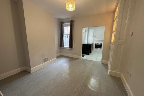 3 bedroom house to rent, St. Saviours Road, Coalville, LE67
