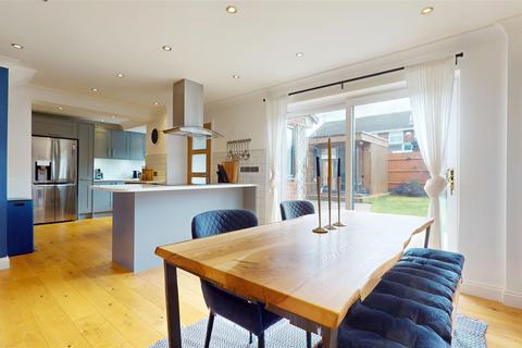 4 bedroom detached house for sale, Gleneagles Close, Milton Keynes MK3