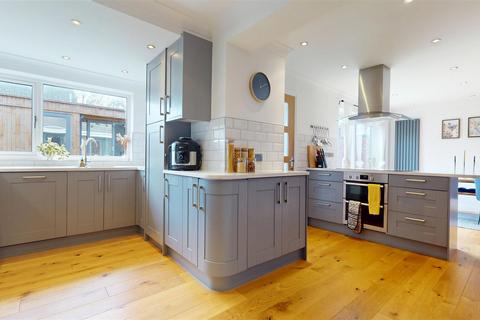 4 bedroom detached house for sale, Gleneagles Close, Milton Keynes MK3