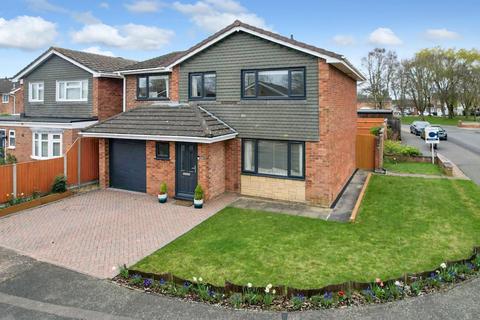 Detached house - Gleneagles Close, Milton Keynes MK3