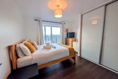 2 bedroom apartment to rent, The Waterfront, Manchester, M11