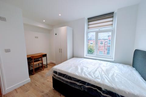 4 bedroom terraced house to rent, Beveridge Street, Manchester, M14