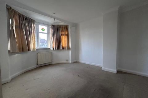 3 bedroom semi-detached house to rent, Somerset Avenue, Luton, LU2