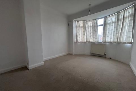 3 bedroom semi-detached house to rent, Somerset Avenue, Luton, LU2