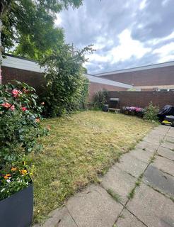3 bedroom property to rent, Clarence Avenue Patio Close, London, SW4