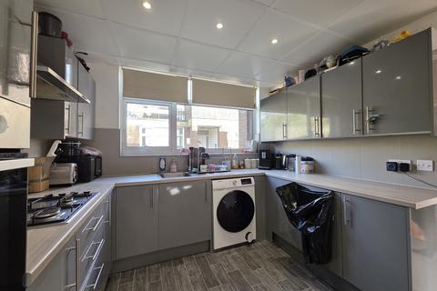 3 bedroom property to rent, Clarence Avenue Patio Close, London, SW4