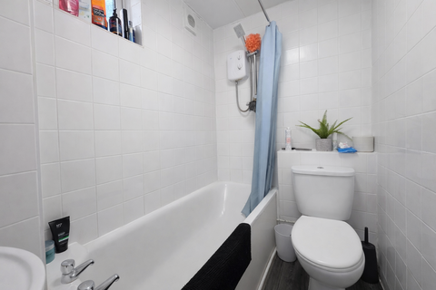 3 bedroom property to rent, Clarence Avenue Patio Close, London, SW4
