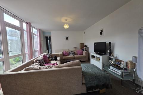 3 bedroom property to rent, Clarence Avenue Patio Close, London, SW4