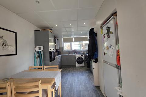 3 bedroom property to rent, Clarence Avenue Patio Close, London, SW4