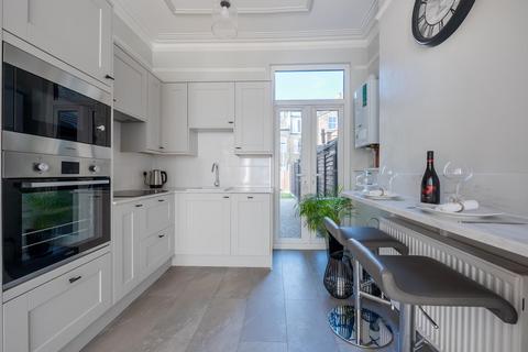 1 bedroom flat to rent, Mysore Road, London SW11