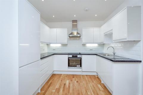 2 bedroom flat to rent, High Street, Watford