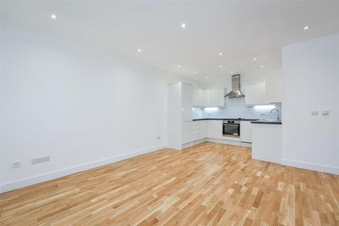 2 bedroom flat to rent, High Street, Watford