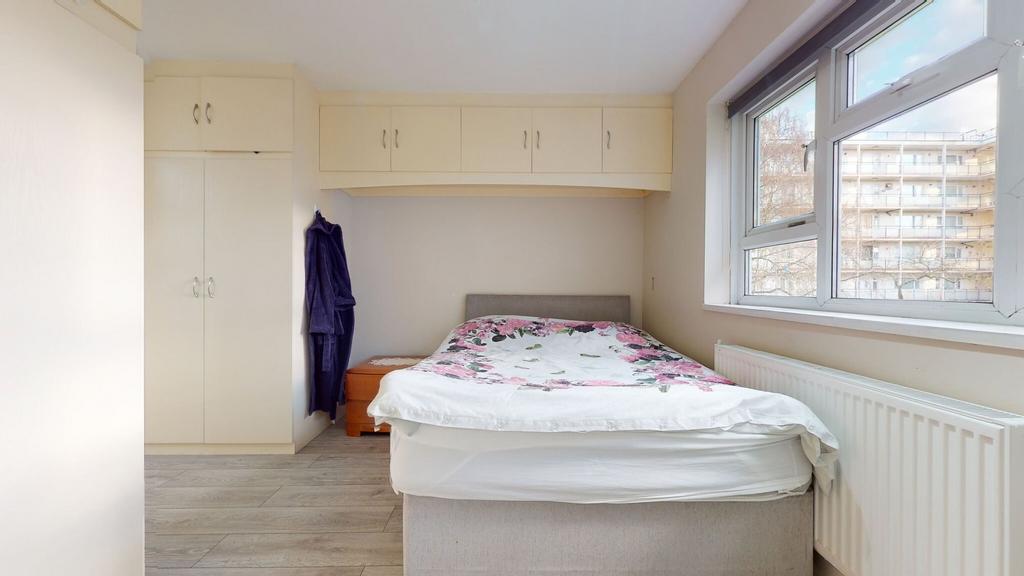 Bright single bedroom with a large window, fitt...