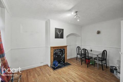3 bedroom terraced house to rent, Porters Avenue, DAGENHAM