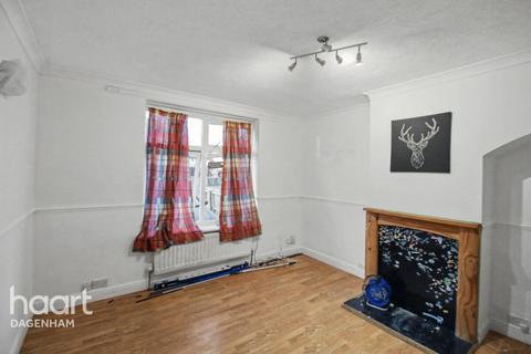 3 bedroom terraced house to rent, Porters Avenue, DAGENHAM