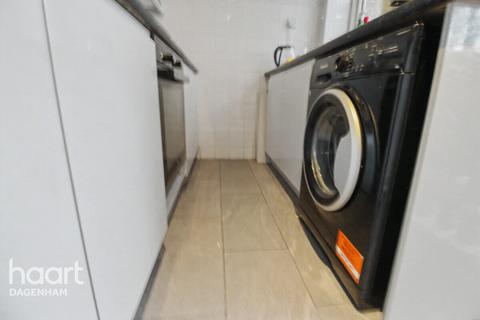 3 bedroom terraced house to rent, Porters Avenue, DAGENHAM