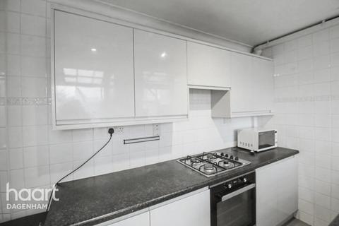 3 bedroom terraced house to rent, Porters Avenue, DAGENHAM