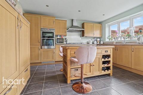 Lannesbury Crescent, St Neots