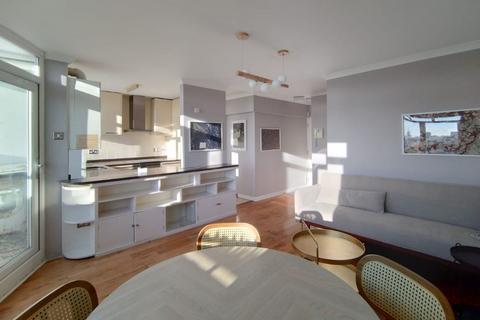 2 bedroom flat for sale, Flat 13 Campden Hill Towers, 112 Notting Hill Gate, London, W11 3QW
