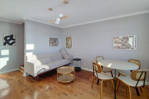 2 bedroom flat for sale, Flat 13 Campden Hill Towers, 112 Notting Hill Gate, London, W11 3QW