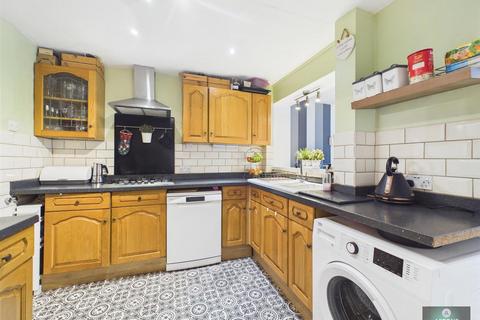 undefined, Salisbury Road, Tilgate RH10