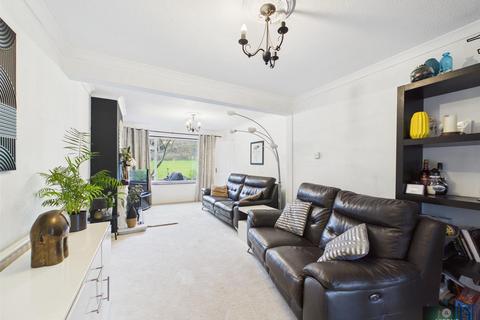 undefined, Salisbury Road, Tilgate RH10