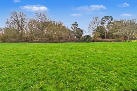 undefined, Salisbury Road, Tilgate RH10